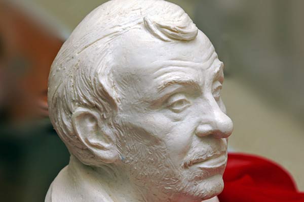 Бюст А. К. Антонова, скульптор Евгений Колчев.